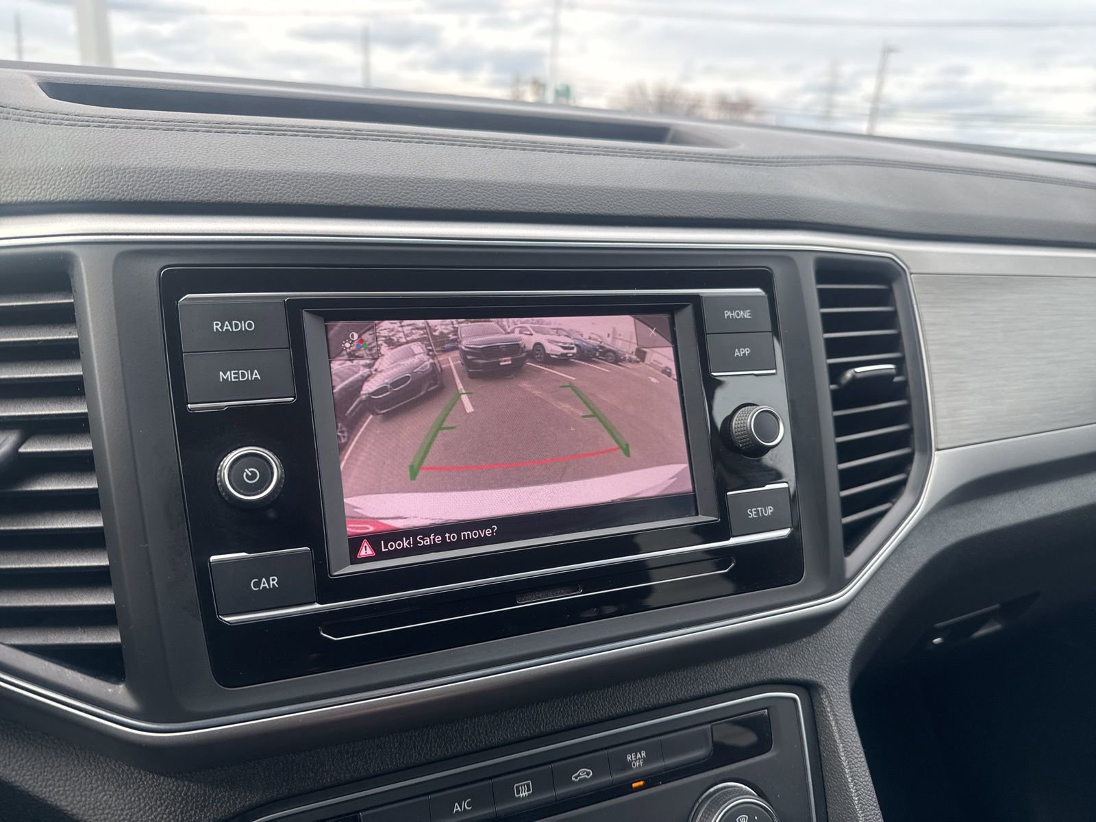 Used 2018 Volkswagen Atlas S image 19
