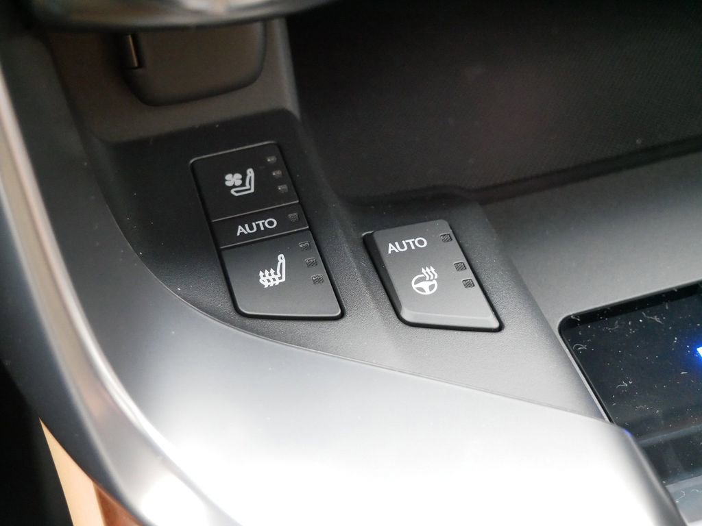 New 2026 Lexus LX 600 4WD w/ Luxury Package image 24