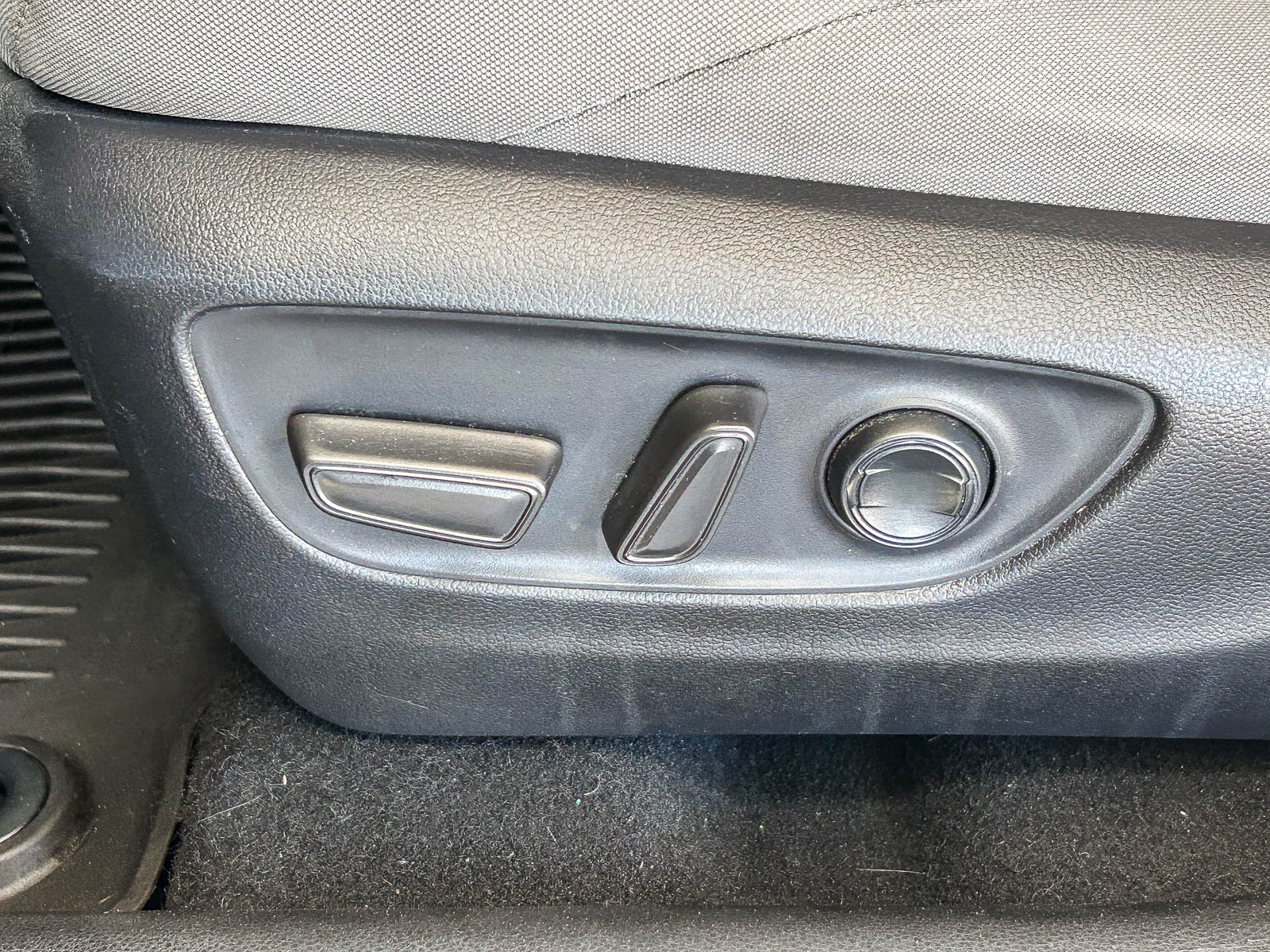 Used 2021 Toyota Venza LE w/ Carpet Mat Package (TMS) AWD/4WD image 22