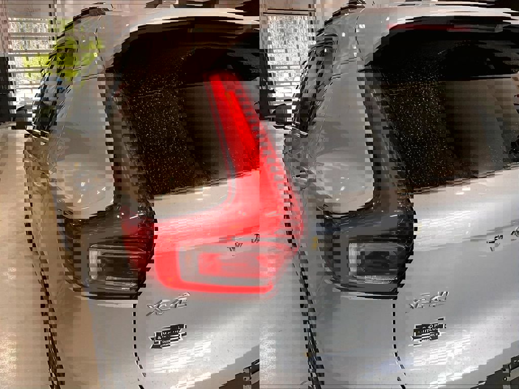 Used 2025 Volvo XC40 B5 Plus image 26