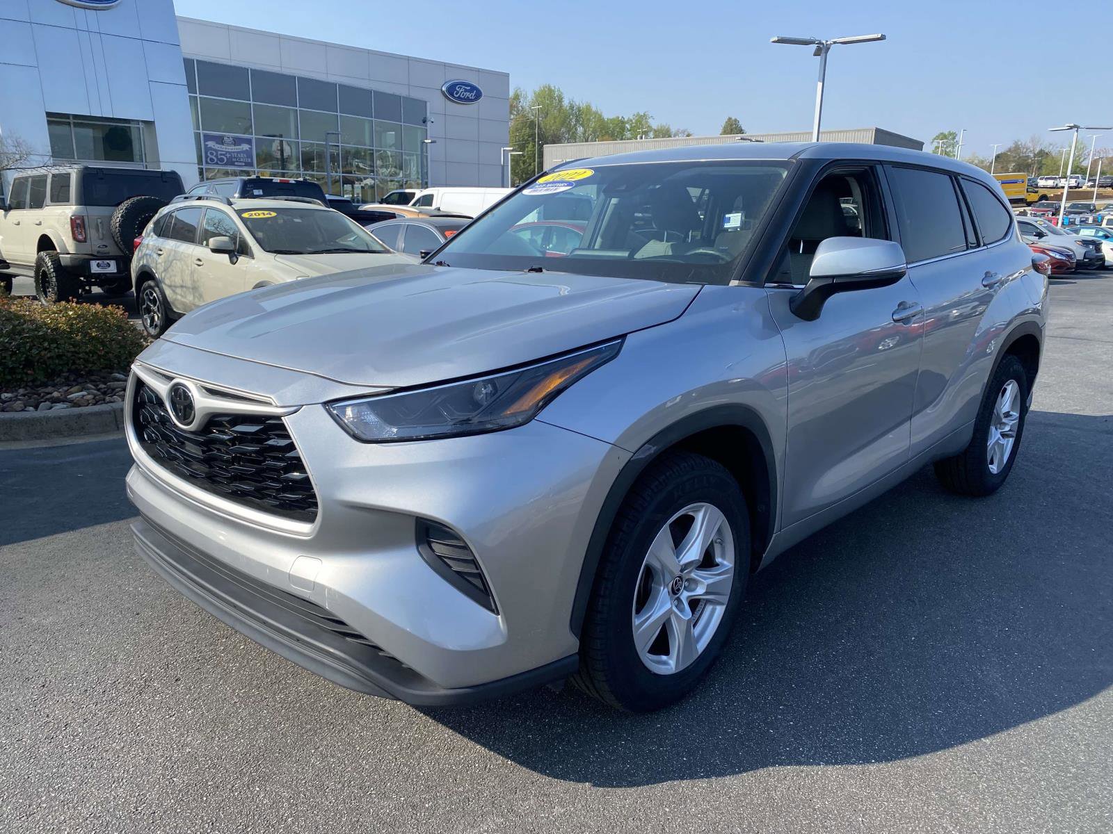 Used 2022 Toyota Highlander L FWD image 3