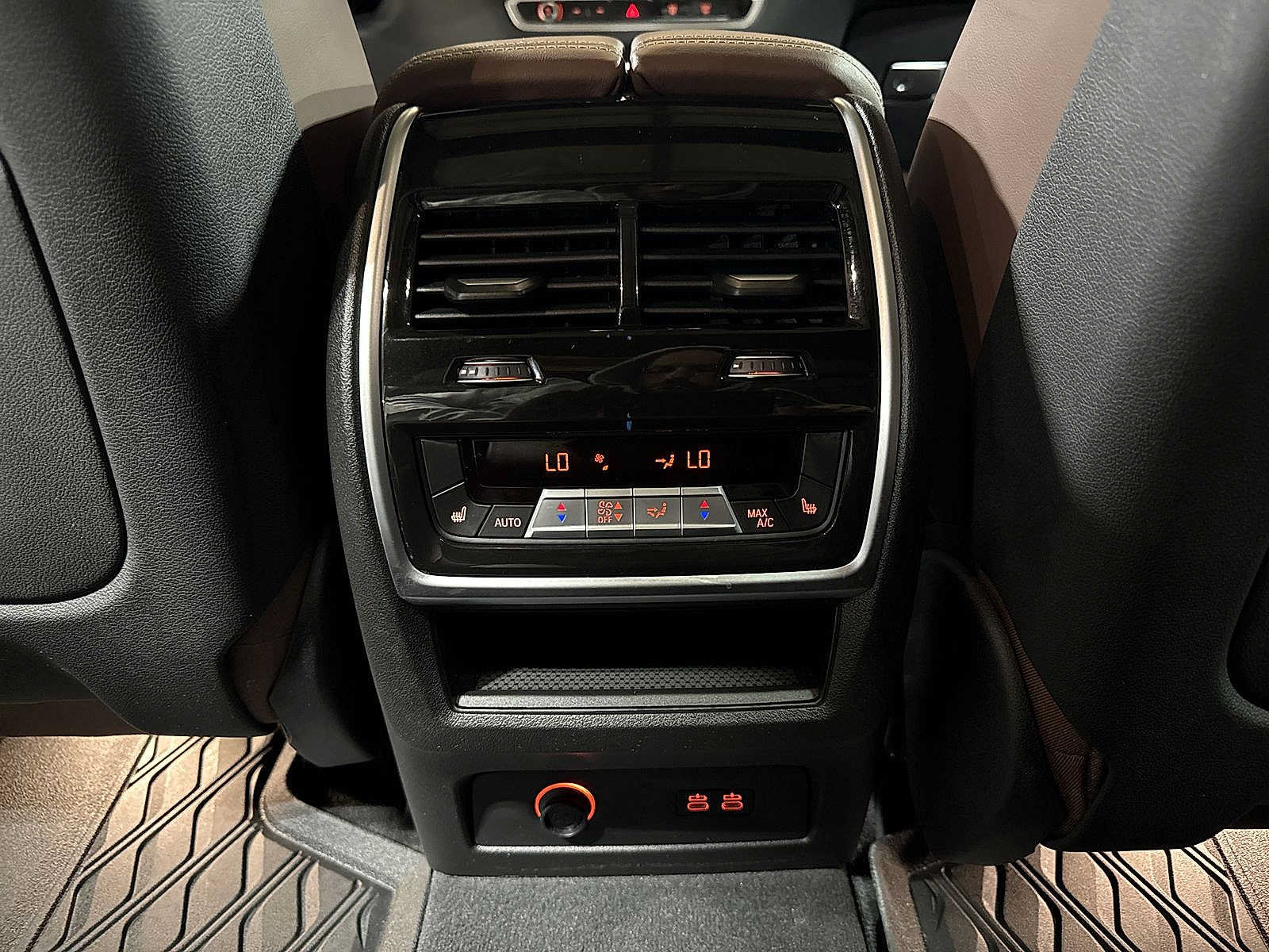 Used 2025 BMW X7 M60i w/ Executive Package AWD/4WD image 28