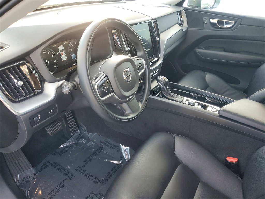 Used 2020 Volvo XC60 T5 Momentum w/ Protection Package Premier image 16