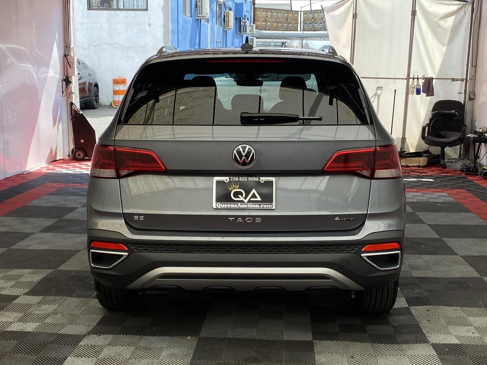 Used 2024 Volkswagen Taos SE AWD/4WD image 5