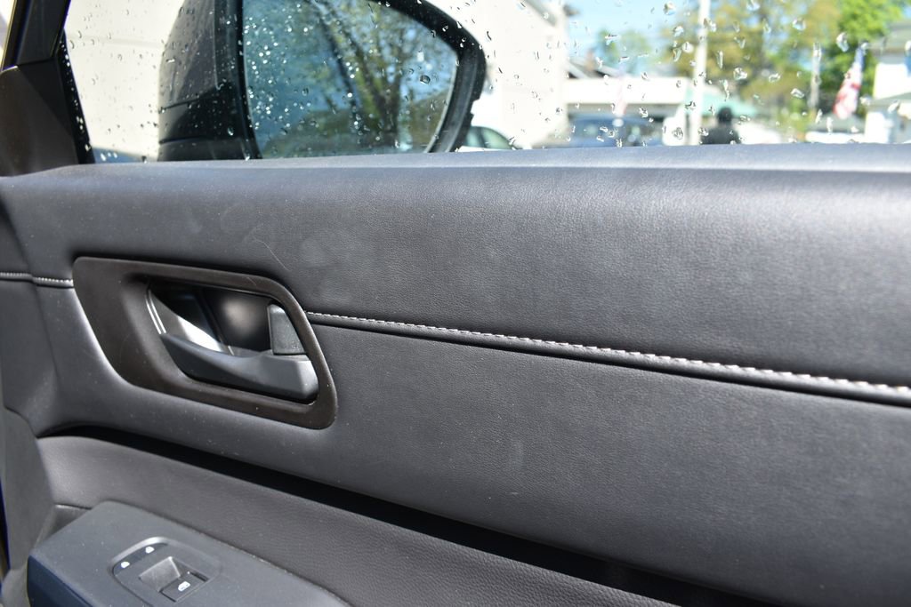 Used 2025 Nissan Pathfinder SV FWD image 23