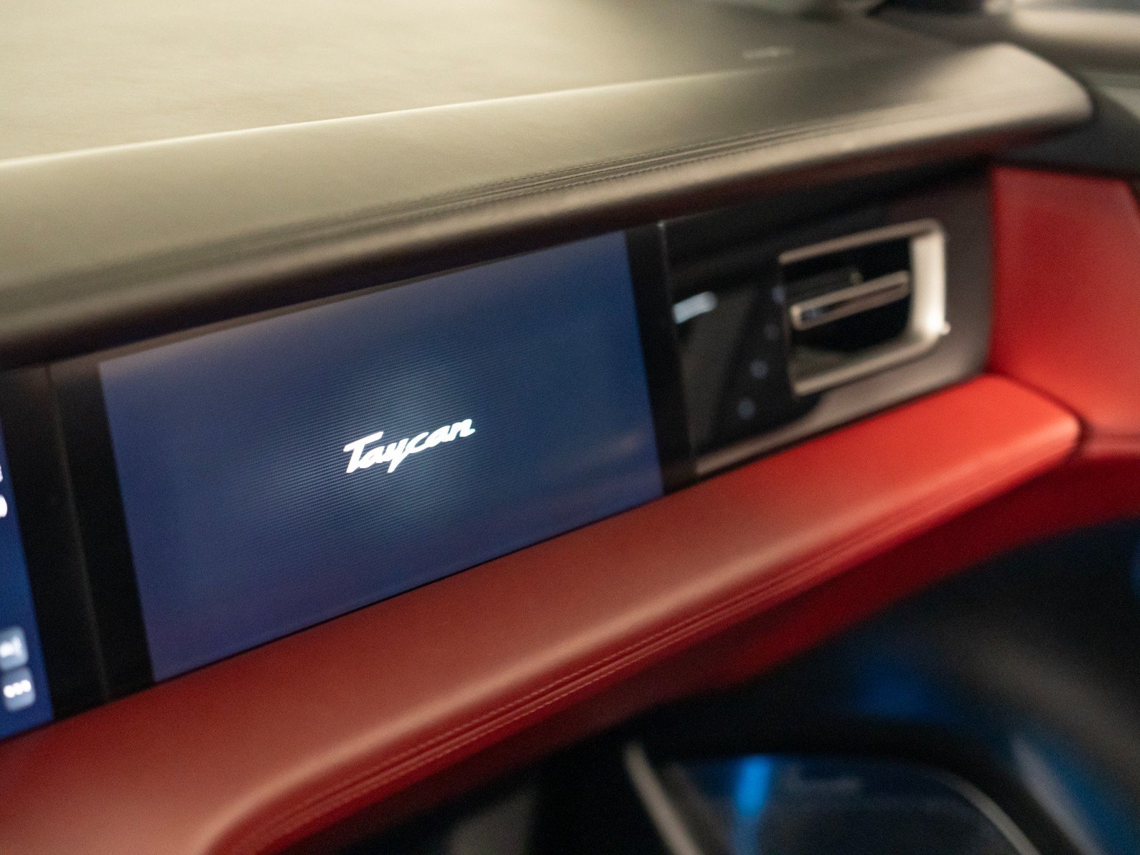 Certified 2022 Porsche Taycan Cross Turismo AWD/4WD image 22