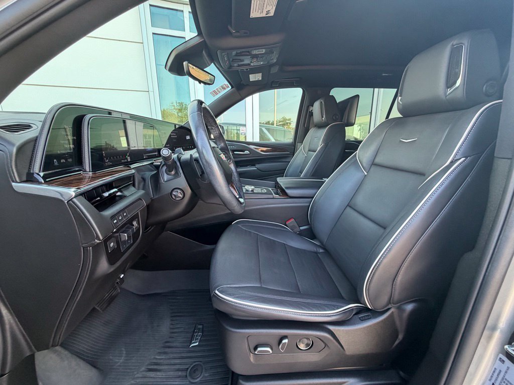 Used 2023 Cadillac Escalade Sport Platinum w/ LPO, ONYX Package AWD/4WD image 10
