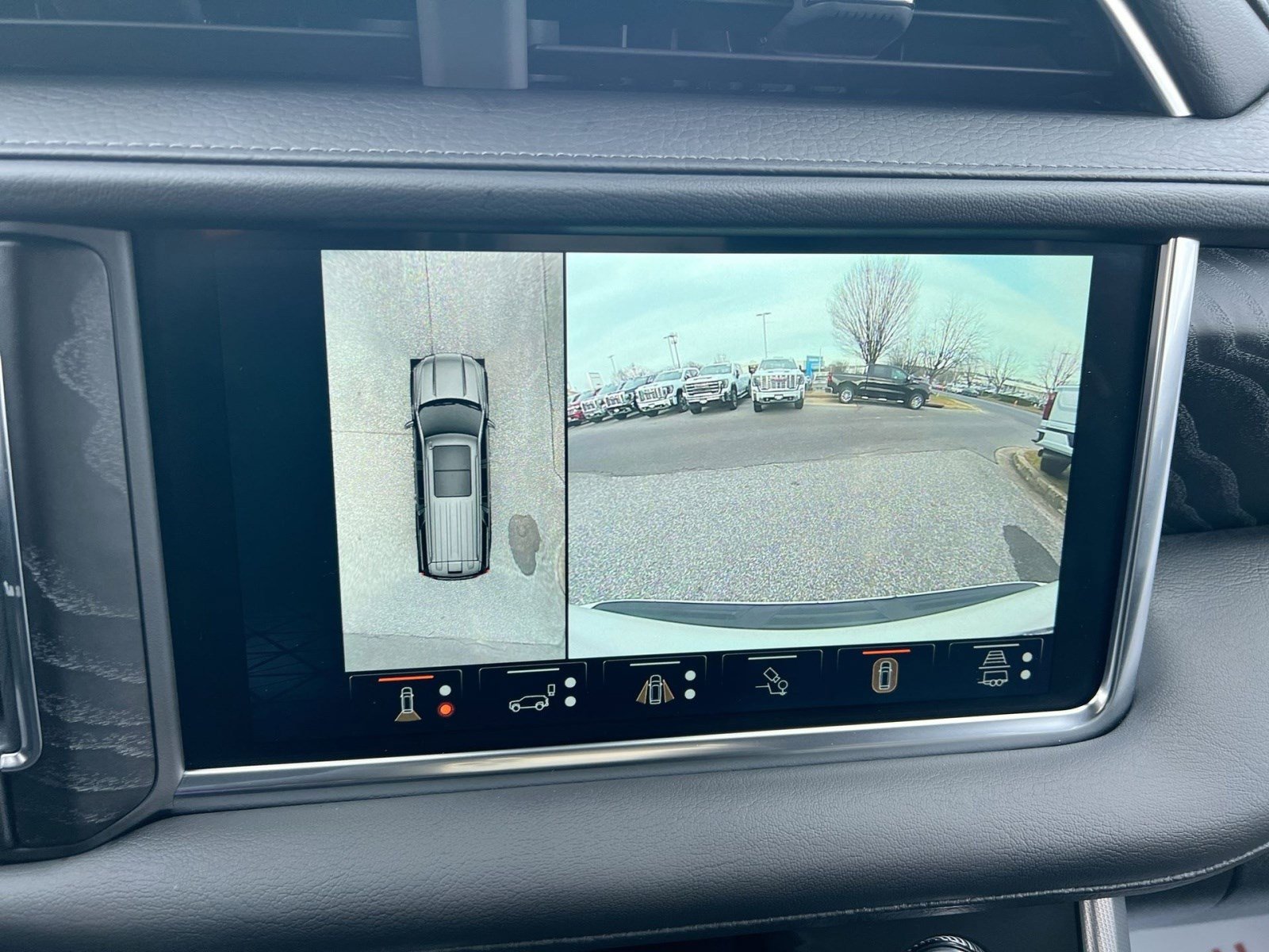 Used 2024 GMC Yukon Denali w/ Denali Reserve Package image 18