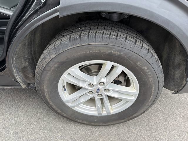 Used 2022 Ford Explorer XLT w/ Equipment Group 202A AWD/4WD image 11