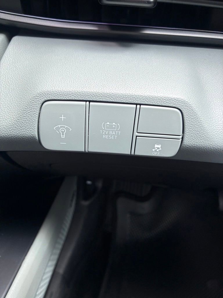 Used 2025 Hyundai Elantra Limited FWD image 24