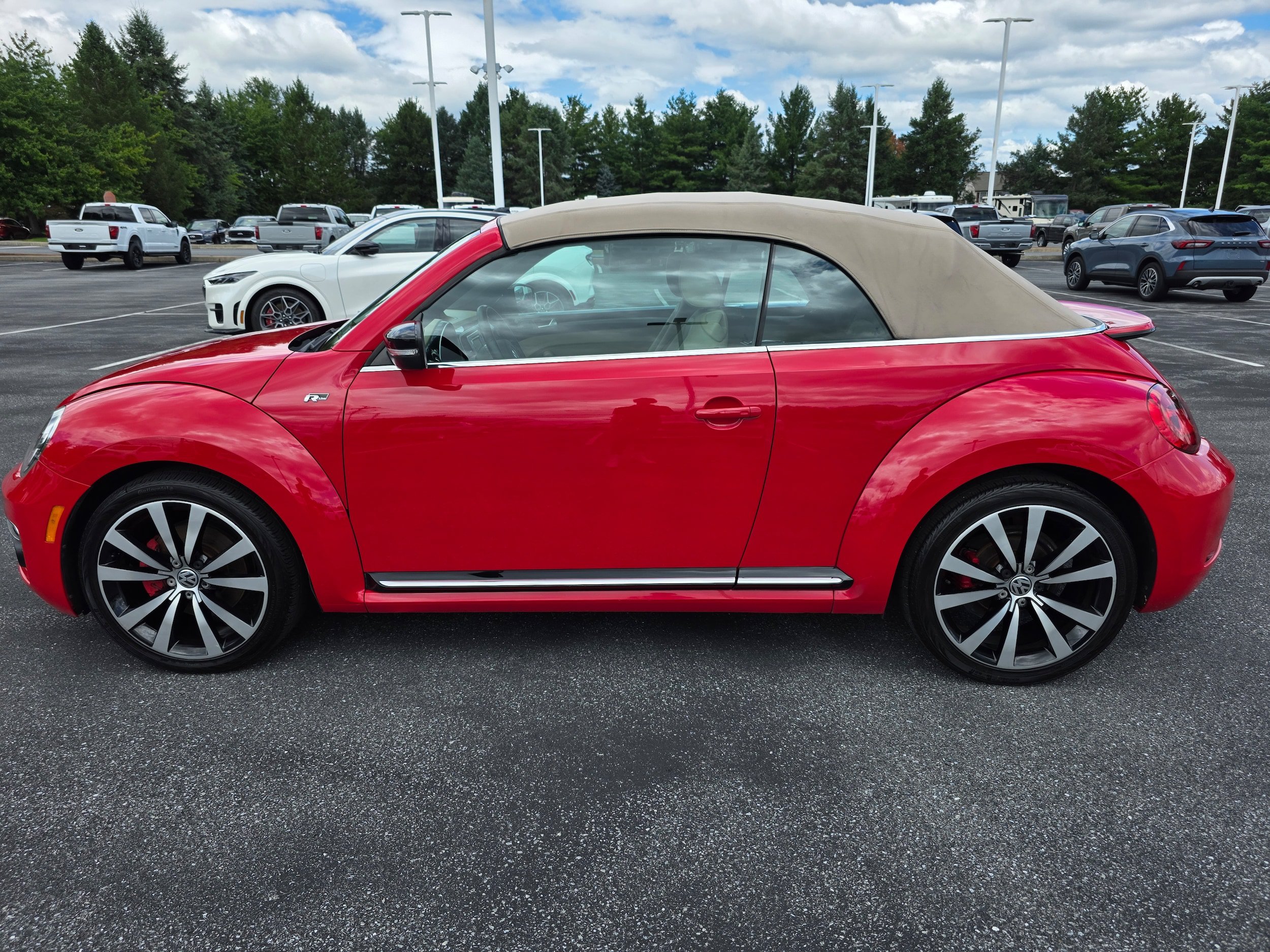 Used 2014 Volkswagen Beetle R-Line FWD image 2