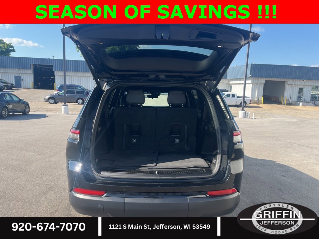 Used 2023 Jeep Grand Cherokee L Laredo image 16