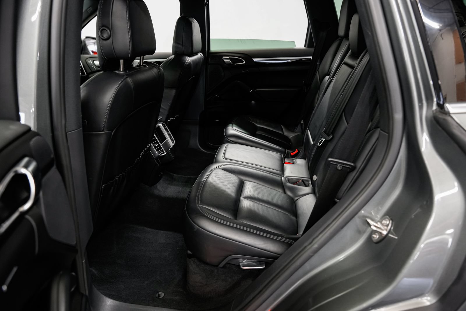 Used 2015 Porsche Cayenne Diesel AWD/4WD image 32