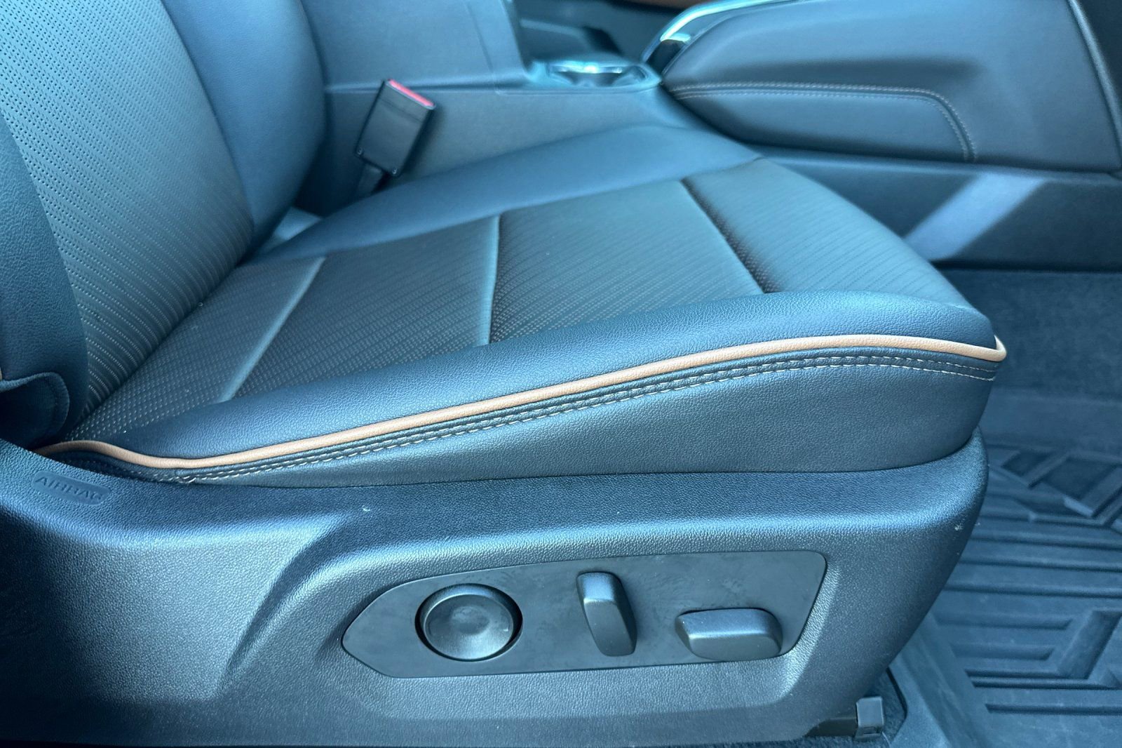 Used 2023 GMC Canyon AT4 w/ AT4 Premium Package AWD/4WD image 21