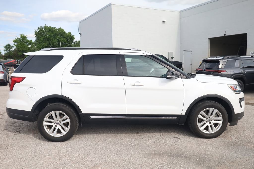 Used 2018 Ford Explorer XLT w/ Equipment Group 202A AWD/4WD image 5