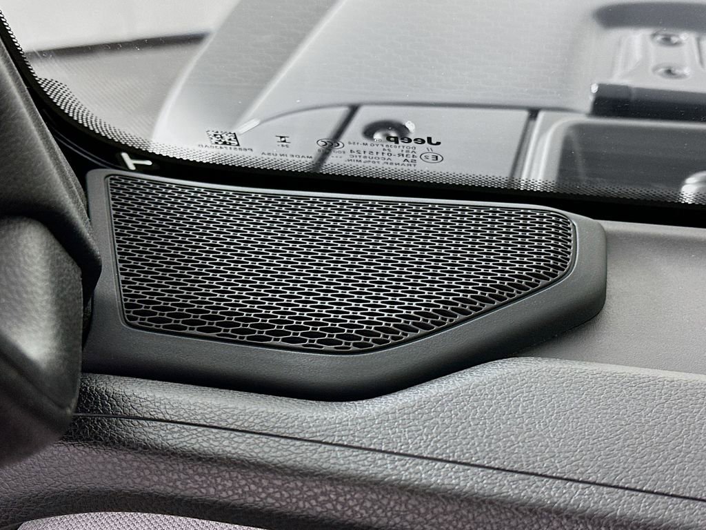 Certified 2025 Jeep Wrangler Sport image 28