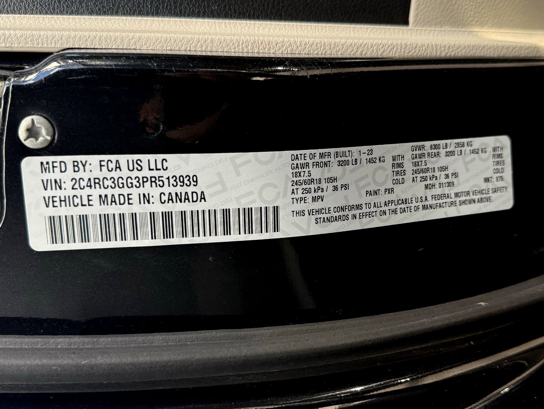 Used 2023 Chrysler Pacifica Limited w/ Uconnect Theater Family Group image 38