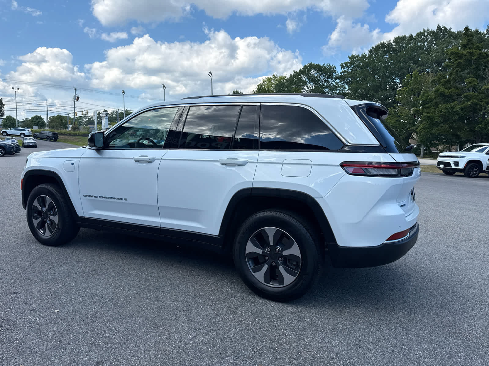 Used 2023 Jeep Grand Cherokee 4WD 4xe w/ Luxury Tech Group II image 9