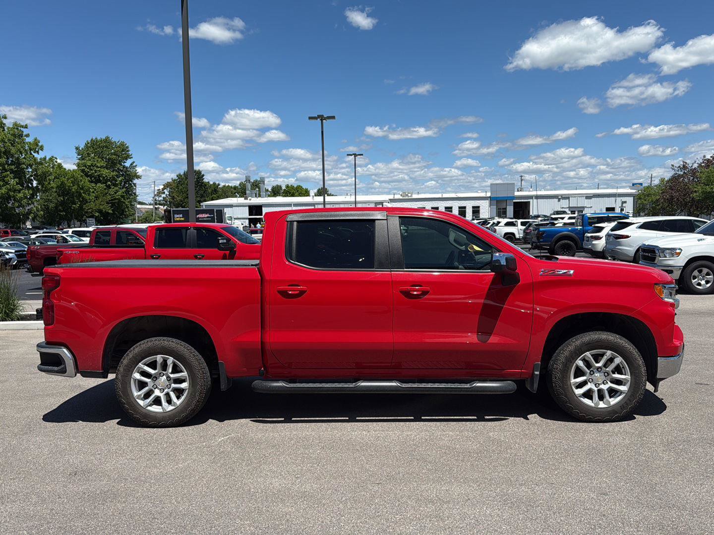 Used 2023 Chevrolet Silverado 1500 LT AWD/4WD image 2