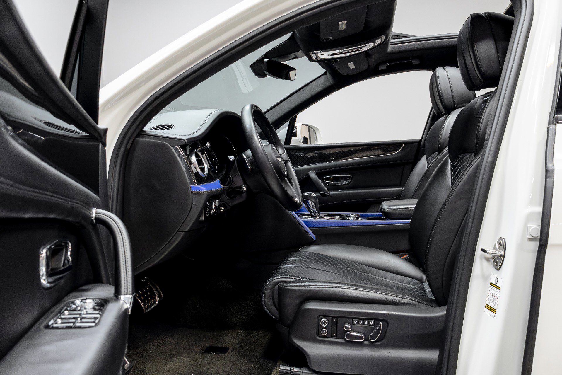 Used 2020 Bentley Bentayga Design Series image 6