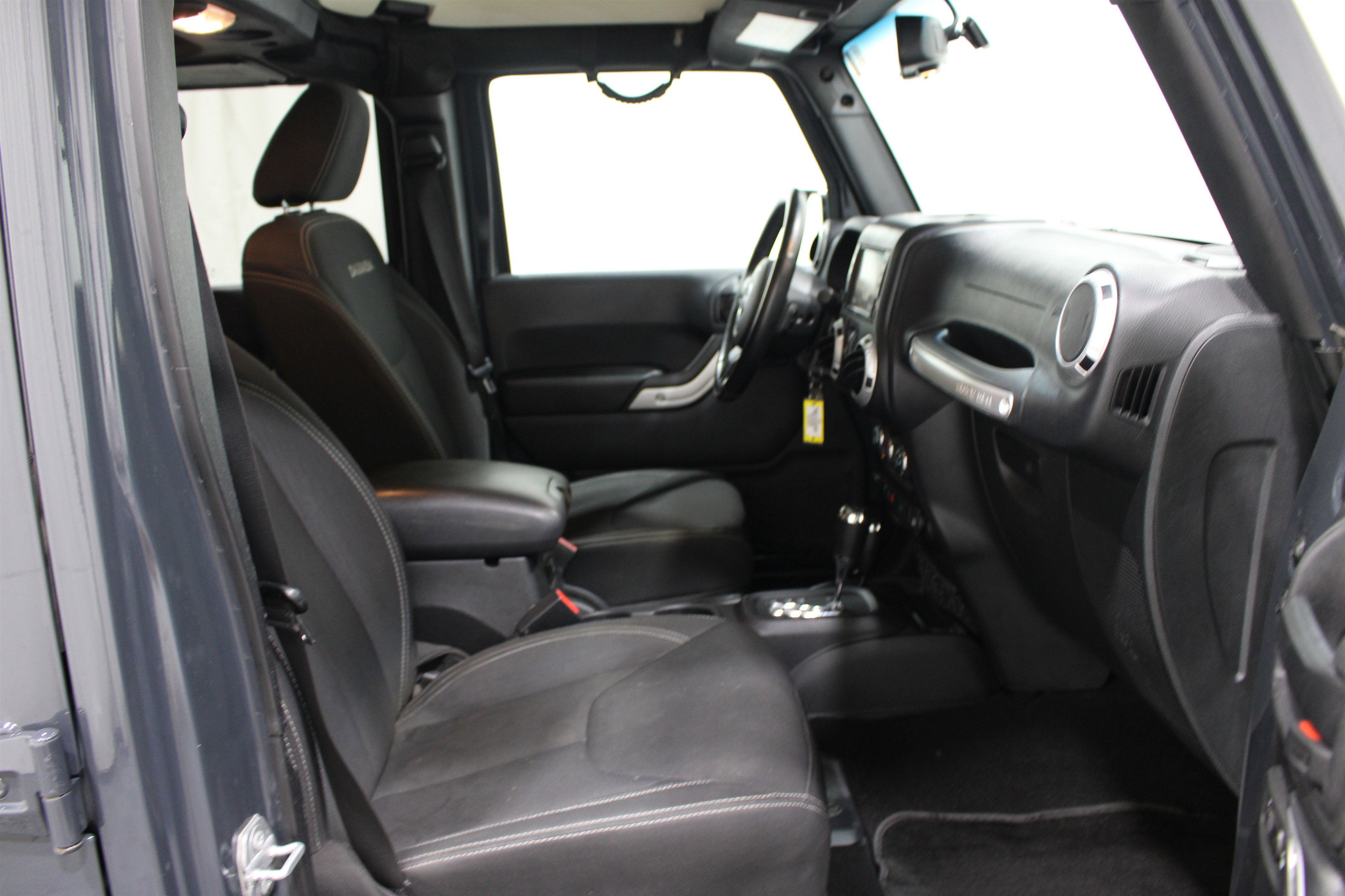 Used 2016 Jeep Wrangler Unlimited Sahara w/ Max Tow Package image 19