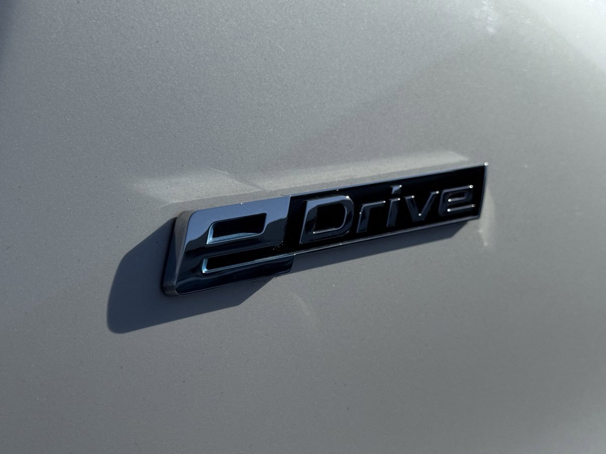 Used 2018 BMW 530e w/ Premium Package 2 image 9