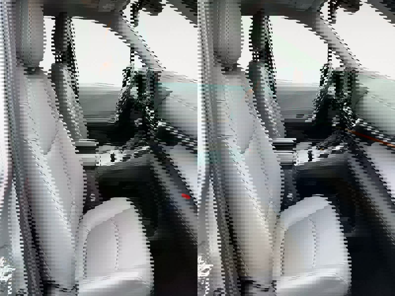 Used 2025 Toyota Sienna XLE image 17