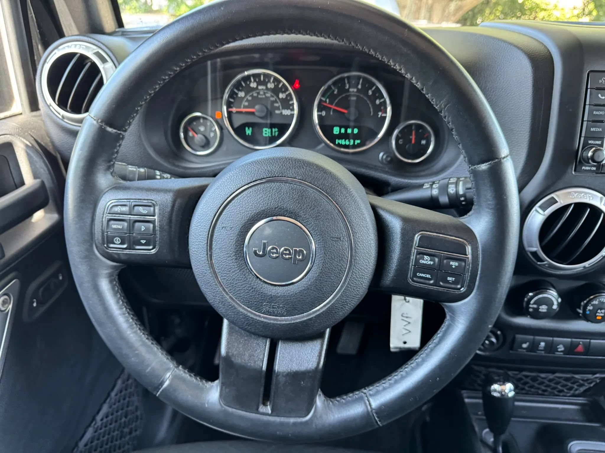 Used 2015 Jeep Wrangler Unlimited Sahara w/ Connectivity Group AWD/4WD image 13
