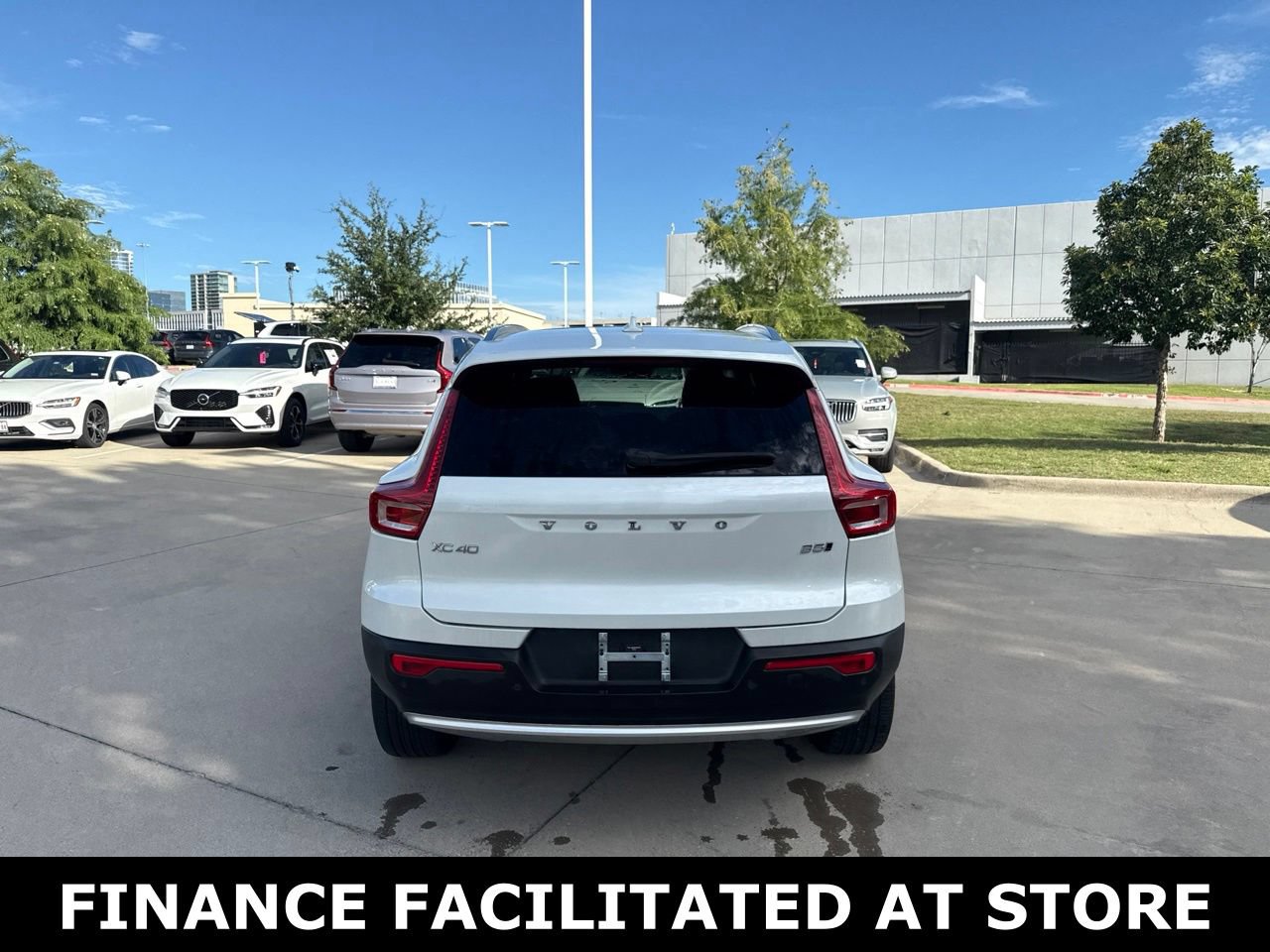 Certified 2025 Volvo XC40 B5 Plus AWD/4WD image 5