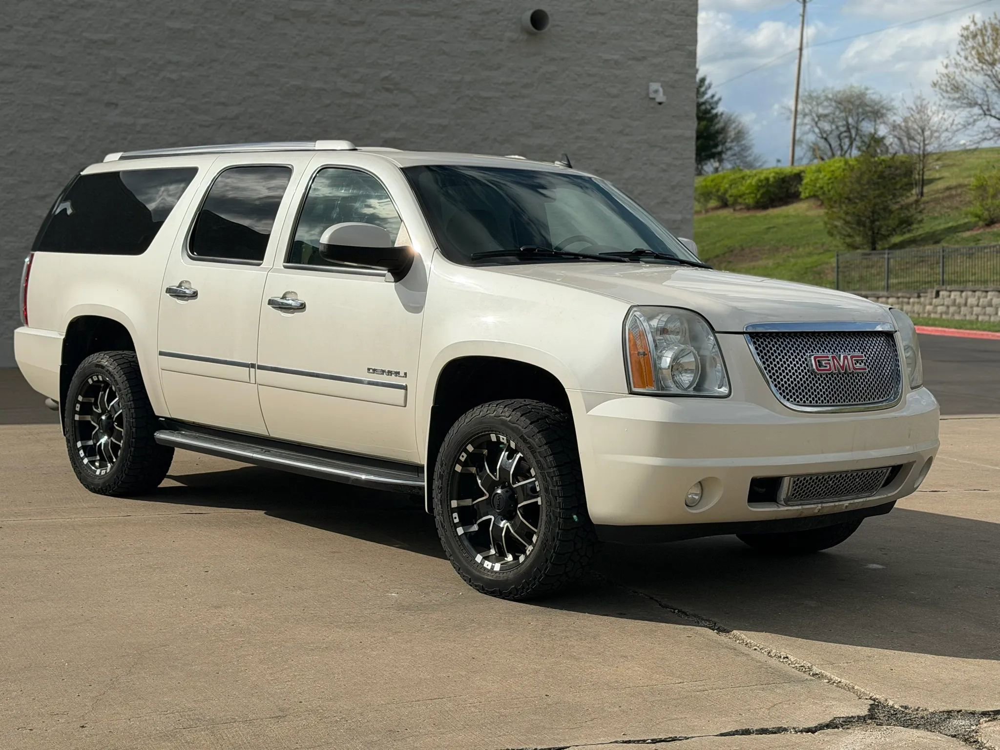 Used 2012 GMC Yukon XL Denali AWD/4WD image 9