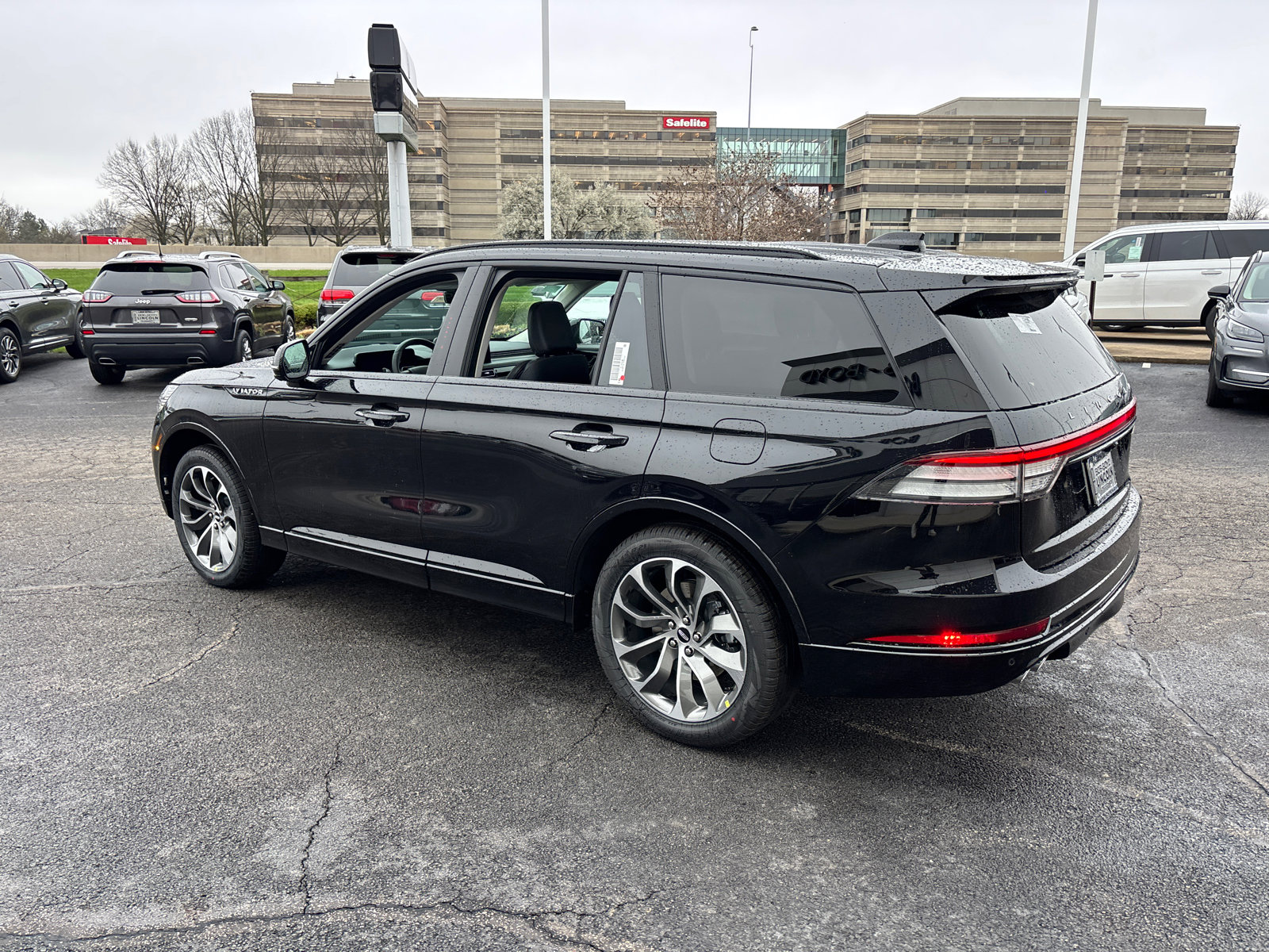 New 2026 Lincoln Aviator AWD image 5