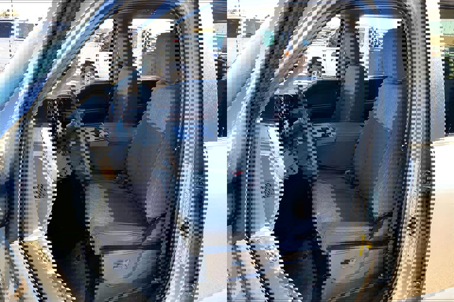 Used 2023 Ford F150 XLT w/ Trailer Tow Package image 8