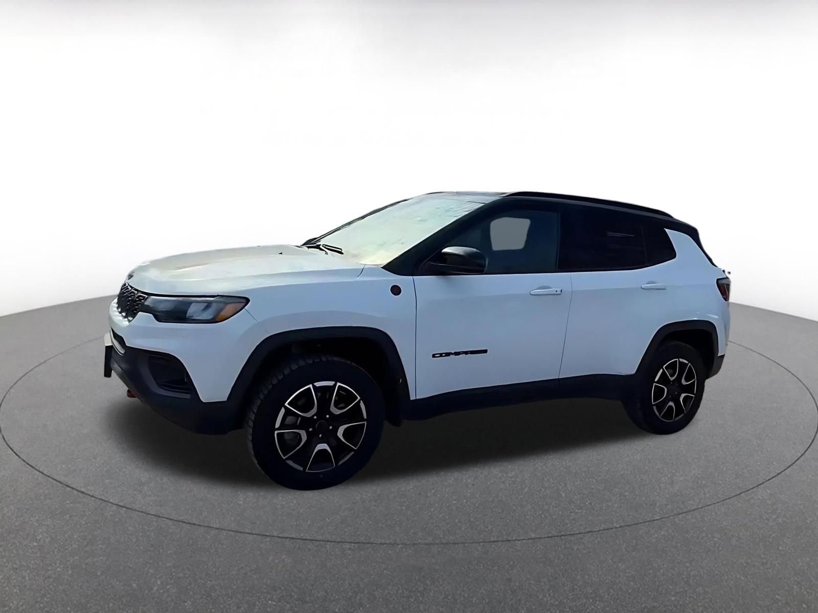 Used 2025 Jeep Compass Trailhawk image 7