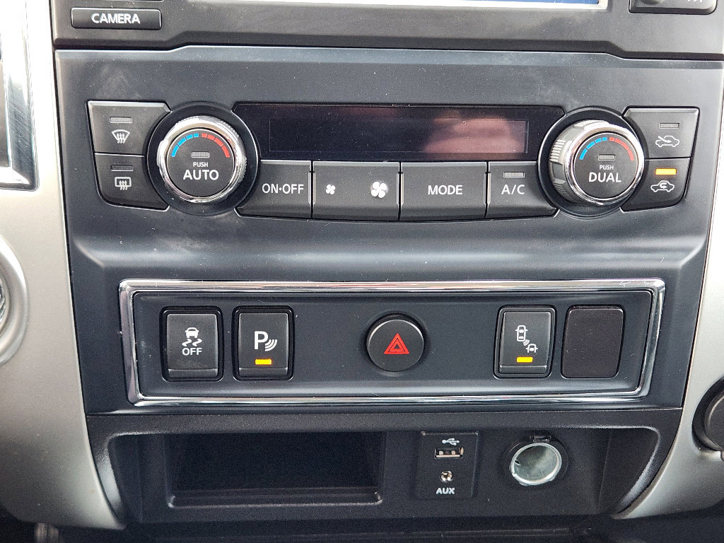 Used 2017 Nissan Titan SL image 19