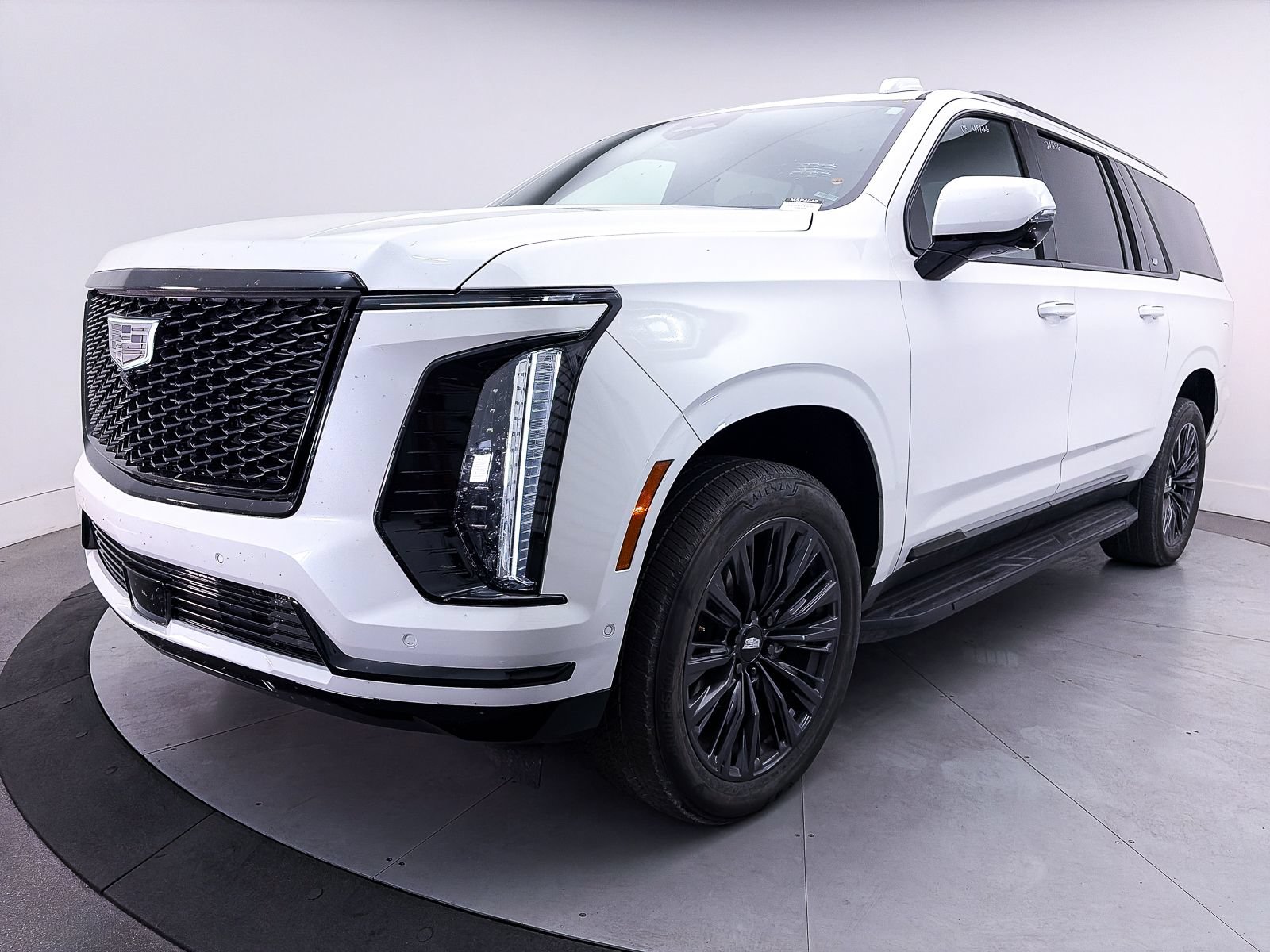 Used 2025 Cadillac Escalade ESV Sport w/ LPO, ONYX Package AWD/4WD image 15