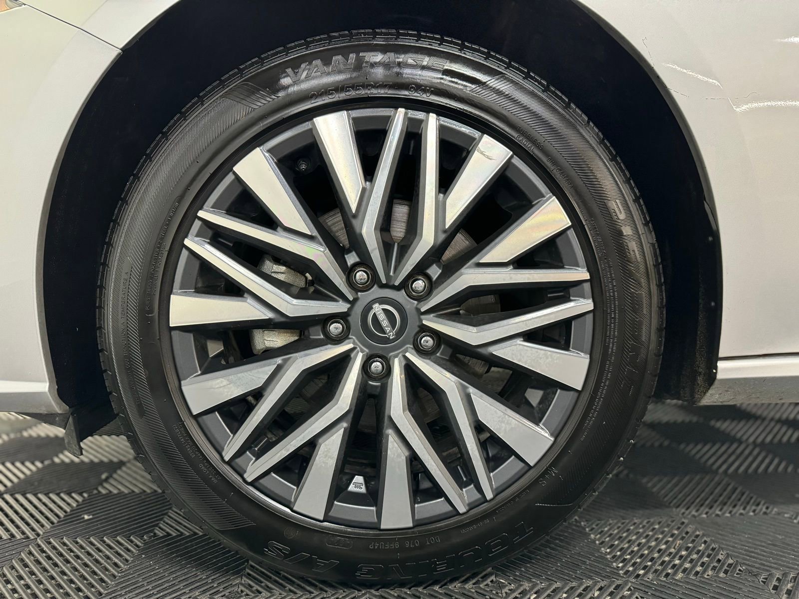 Used 2024 Nissan Altima 2.5 SV image 10