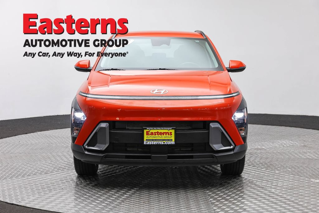 Used 2024 Hyundai Kona SEL AWD/4WD image 2