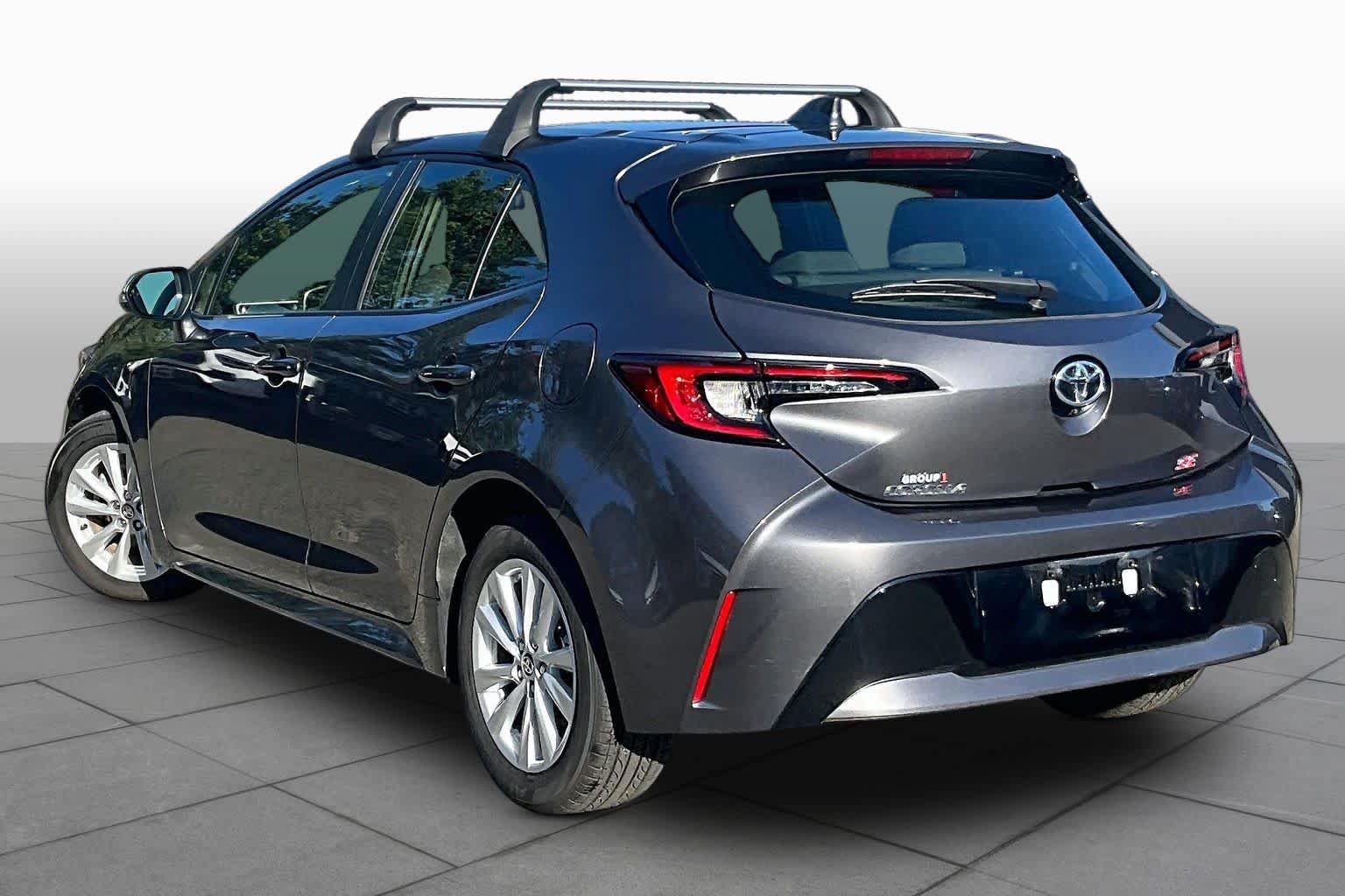 Used 2025 Toyota Corolla SE w/ SE Package FWD image 12