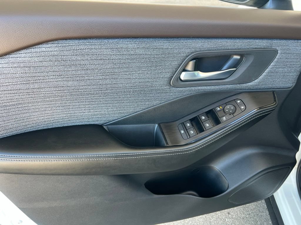 Certified 2023 Nissan Rogue SV AWD/4WD image 7