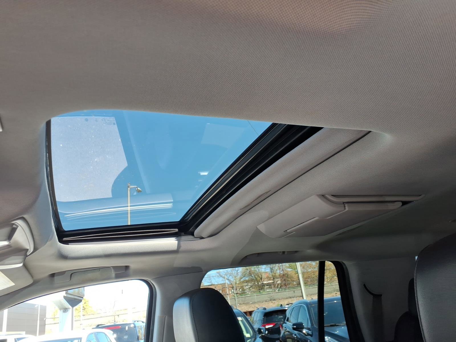 Used 2019 Cadillac Escalade Luxury AWD/4WD image 25