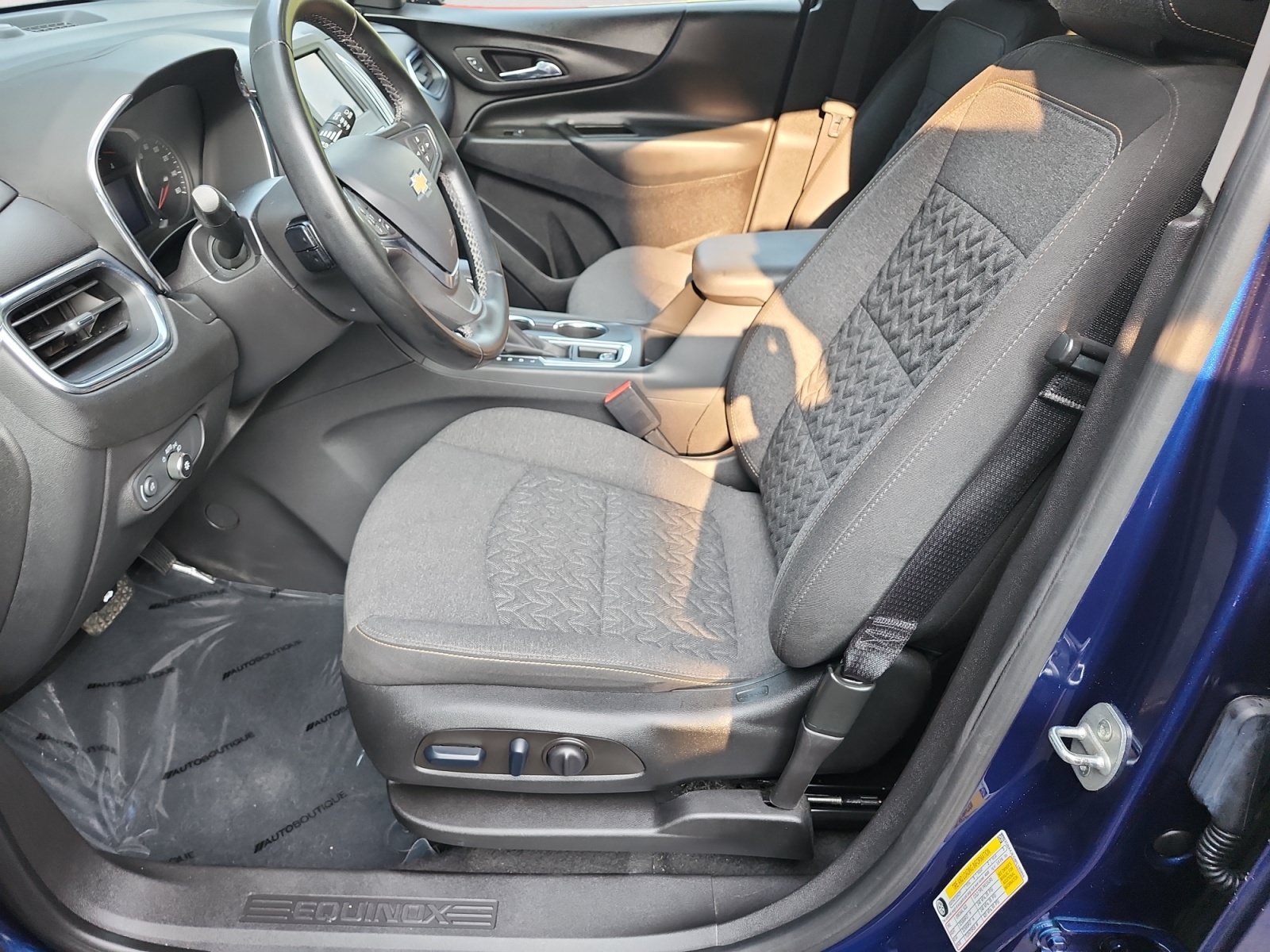 Used 2023 Chevrolet Equinox LT w/ Driver Convenience Package FWD image 9