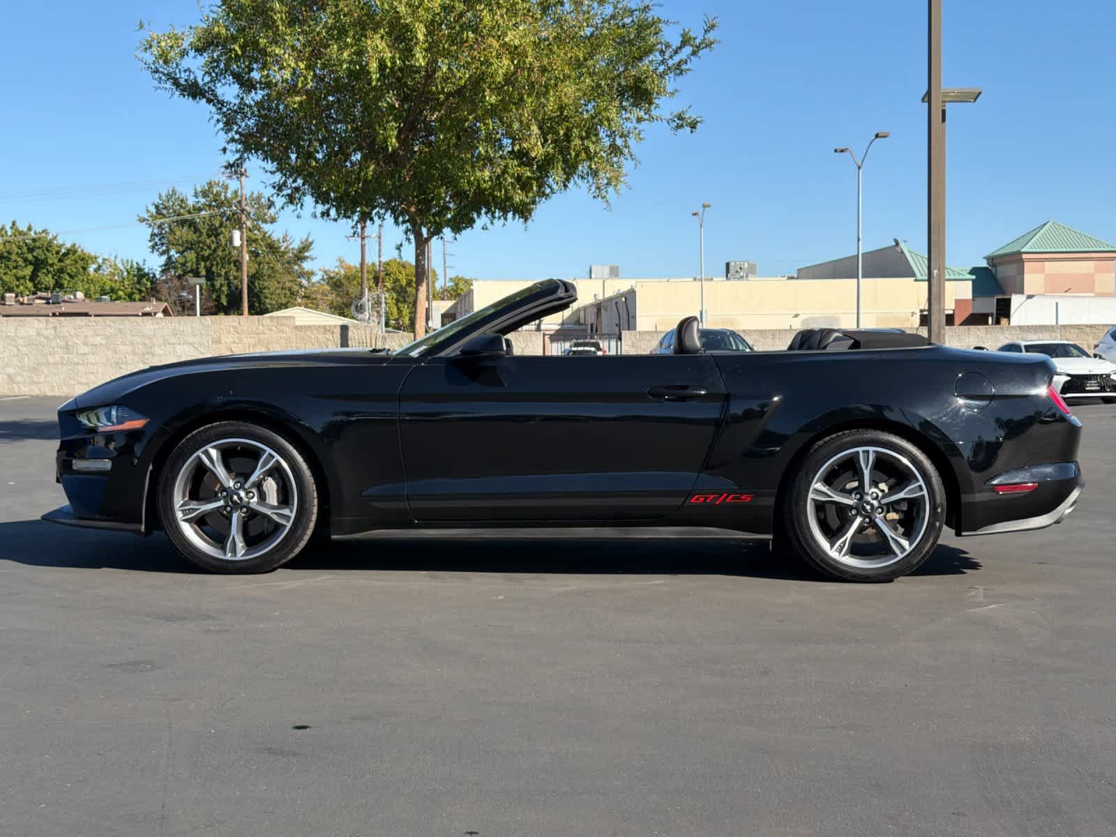 Used 2022 Ford Mustang GT Premium w/ Equipment Group 401A RWD image 4