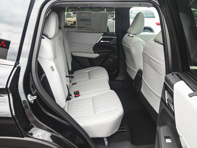 New 2025 Mitsubishi Outlander AWD image 28