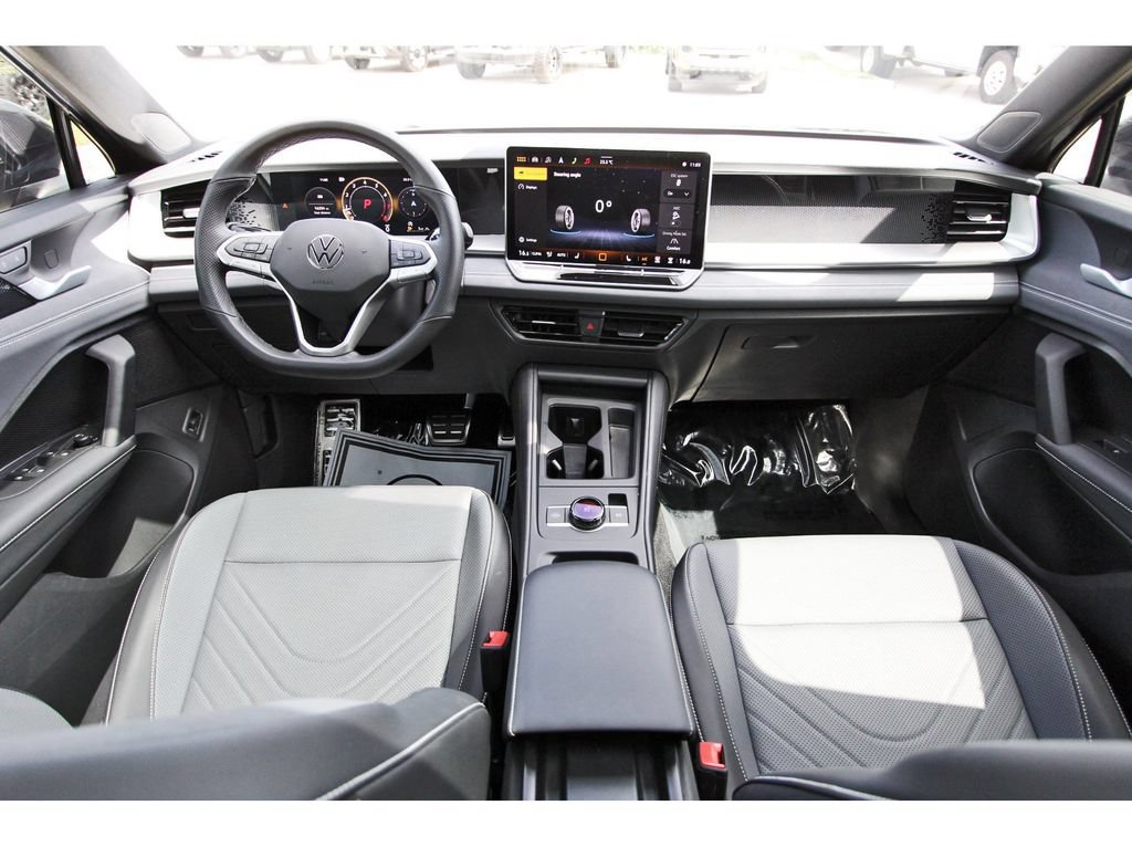 Used 2025 Volkswagen Tiguan SE R-Line AWD/4WD image 7