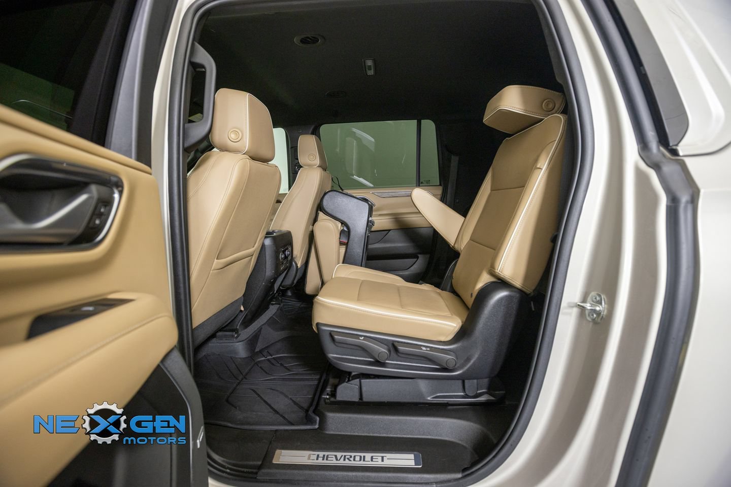 Used 2022 Chevrolet Suburban Premier AWD/4WD image 27