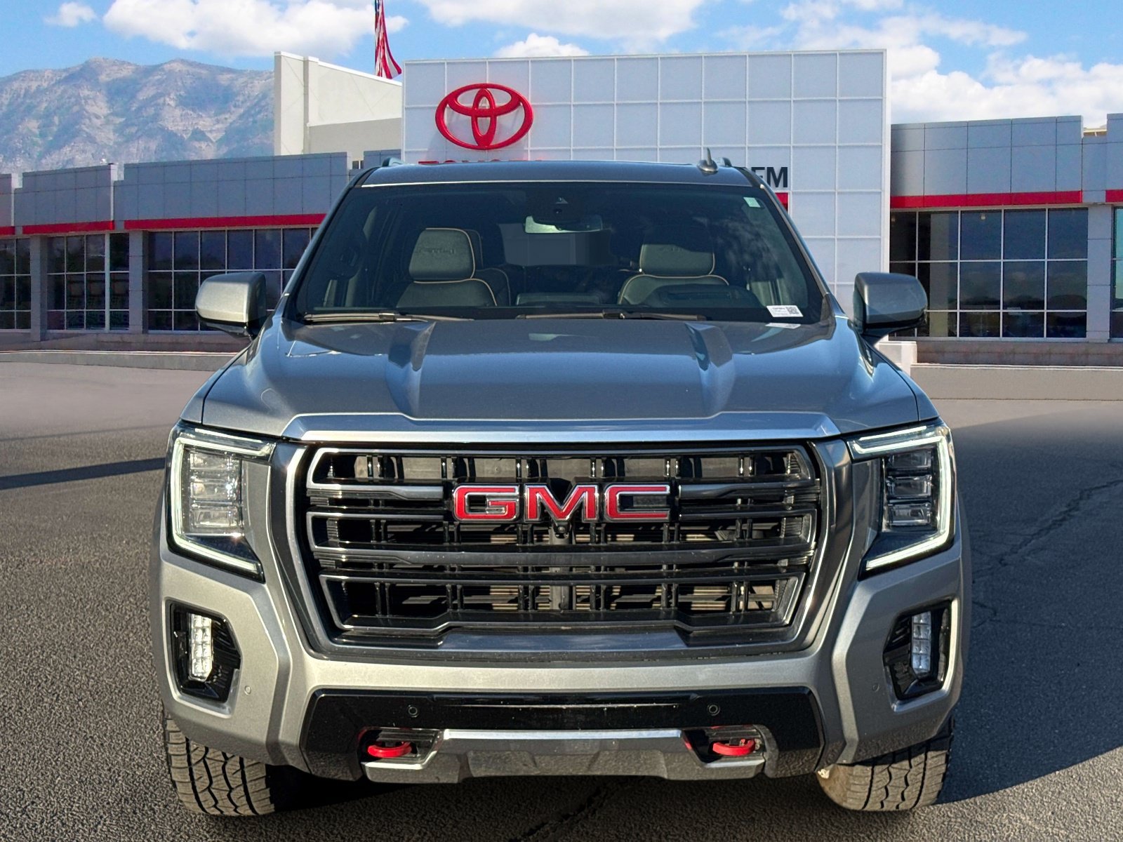 Used 2024 GMC Yukon XL AT4 w/ AT4 Premium Plus Package AWD/4WD image 2