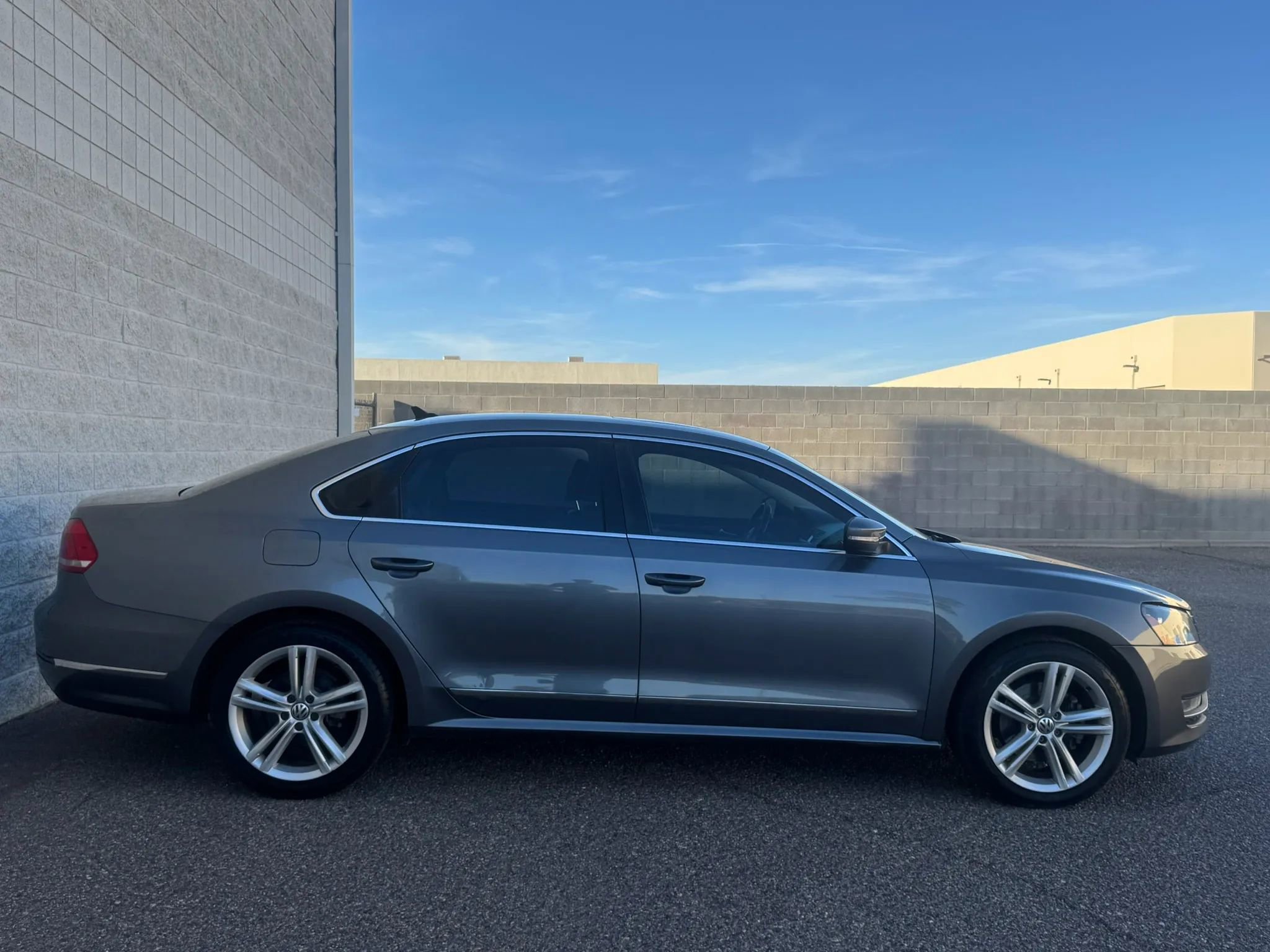 Used 2013 Volkswagen Passat TDI SEL Premium image 4