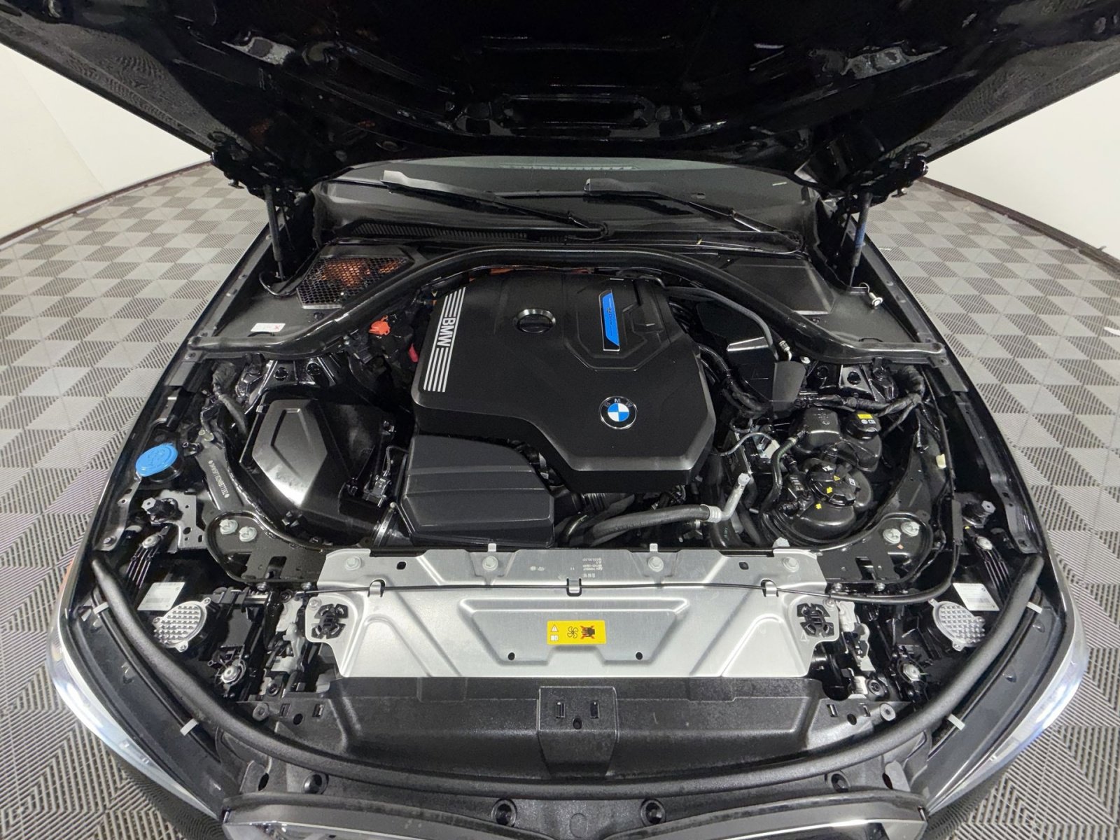 Used 2021 BMW 330e w/ Convenience Package image 28