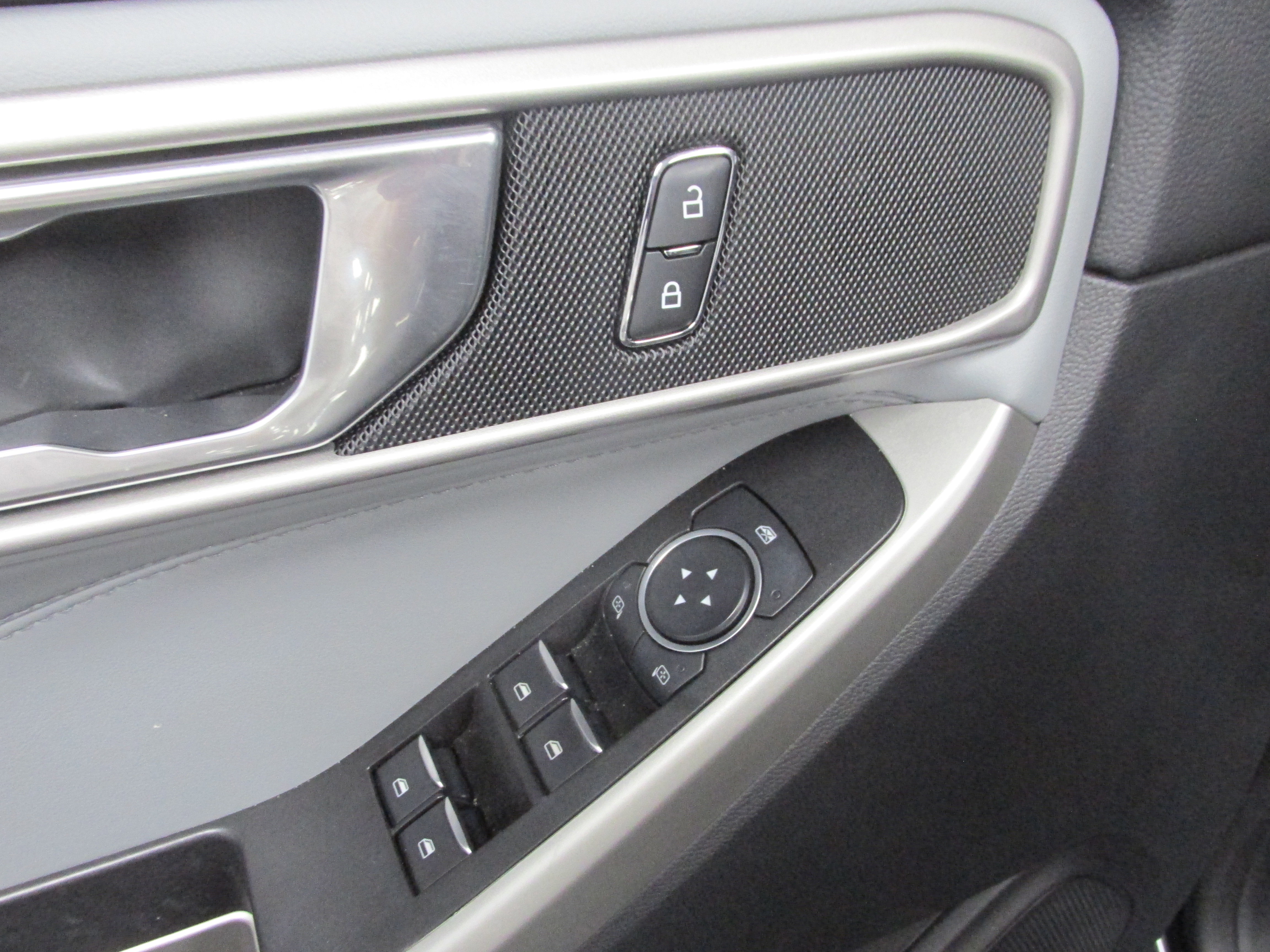 Used 2022 Ford Explorer XLT w/ Equipment Group 202A image 33