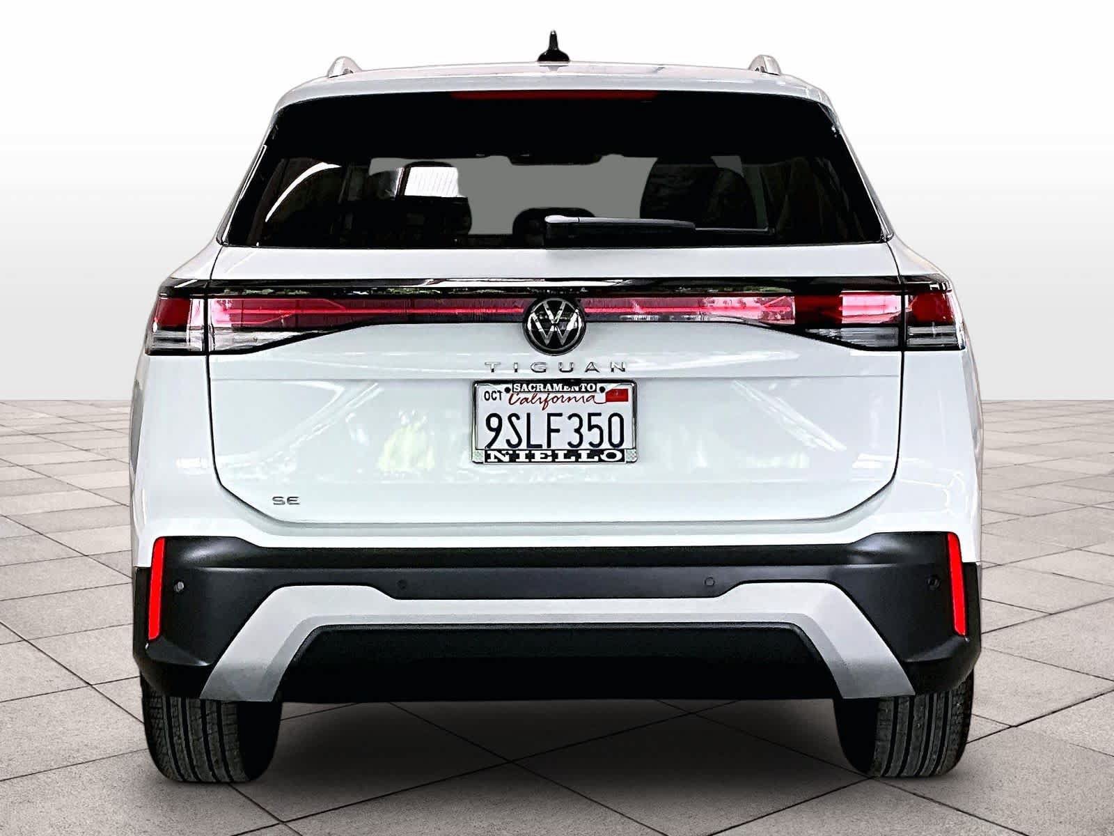 Certified 2025 Volkswagen Tiguan SE FWD image 7
